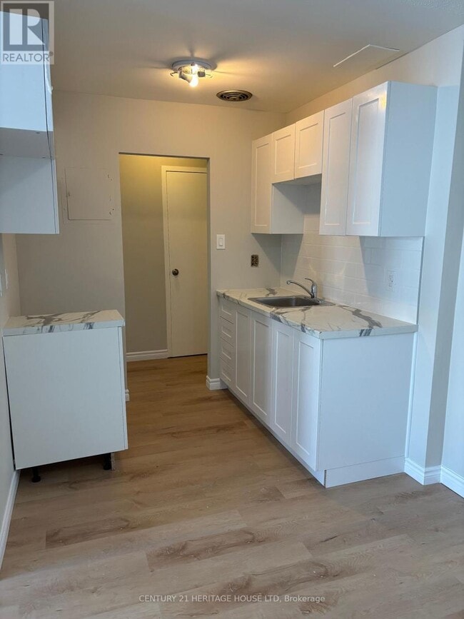 Building Photo - 31 Parkside Dr