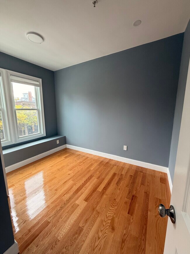 Building Photo - 337 Cambridge St