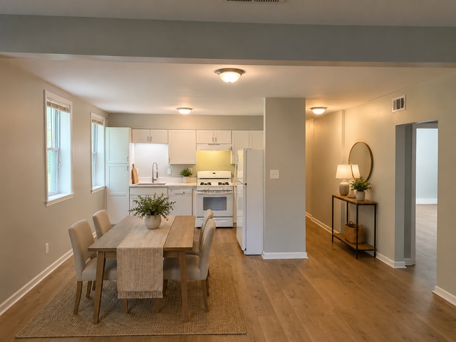 Open kitchen and dining area - 1524 N Parkway