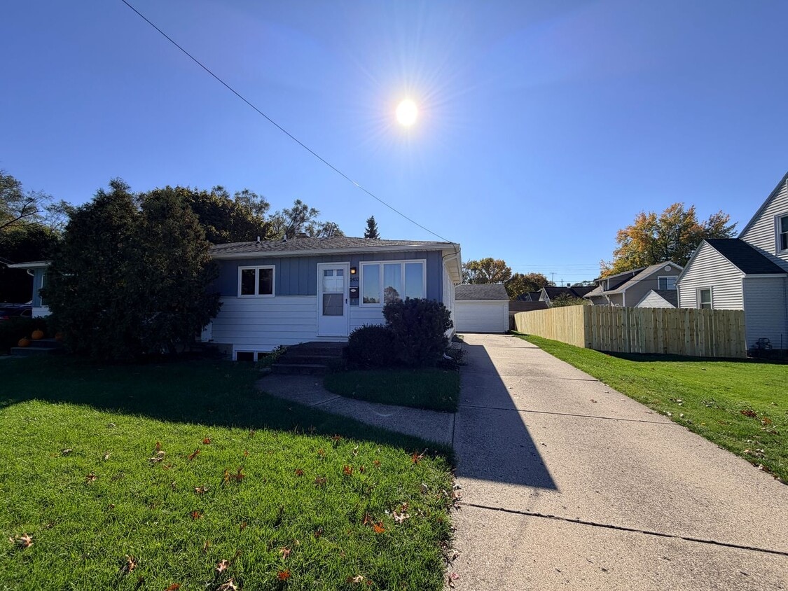 Foto principal - 2450 Porter St SW