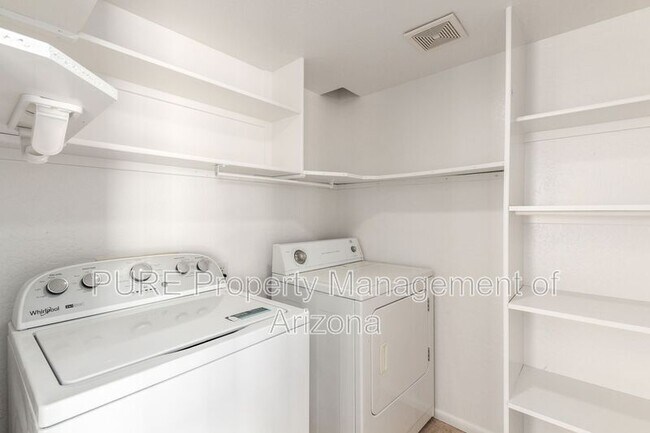 Foto del edificio - 3642 E Desert Flower Ln
