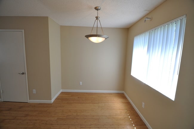 Foto del edificio - 12338 Oxnard St
