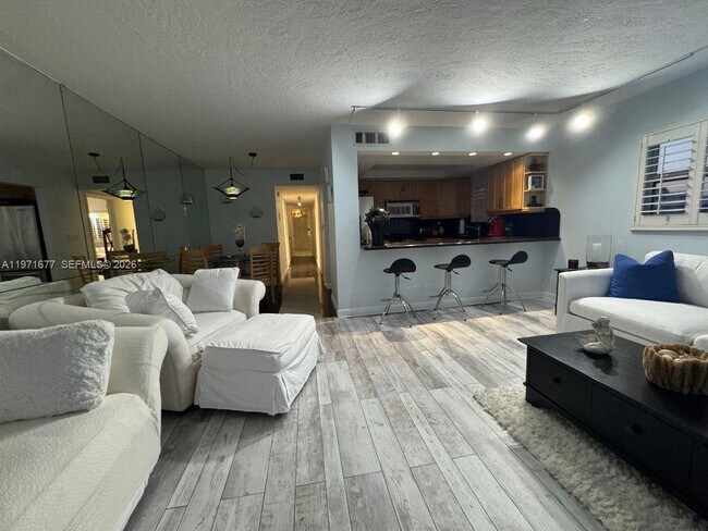 Foto del edificio - 400 N Surf Rd