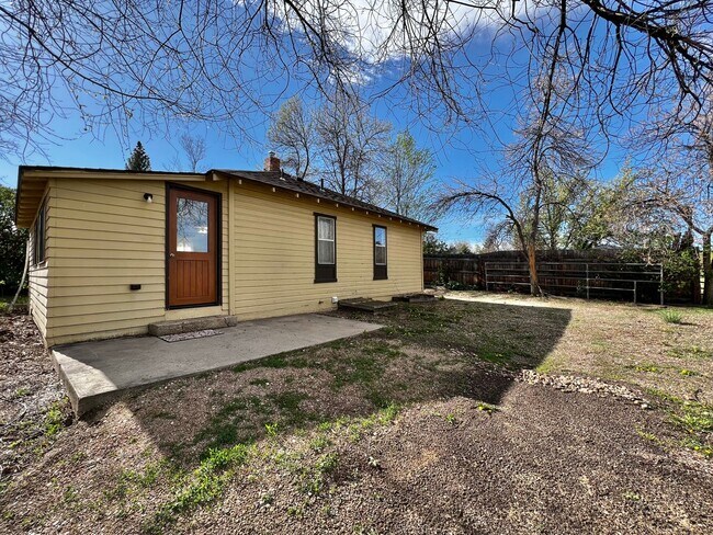 Building Photo - 2 Bed, 1 Bath House in North Fort Collins!