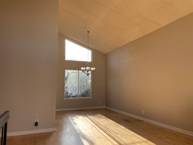 Building Photo - 1714 Pheasant Dr