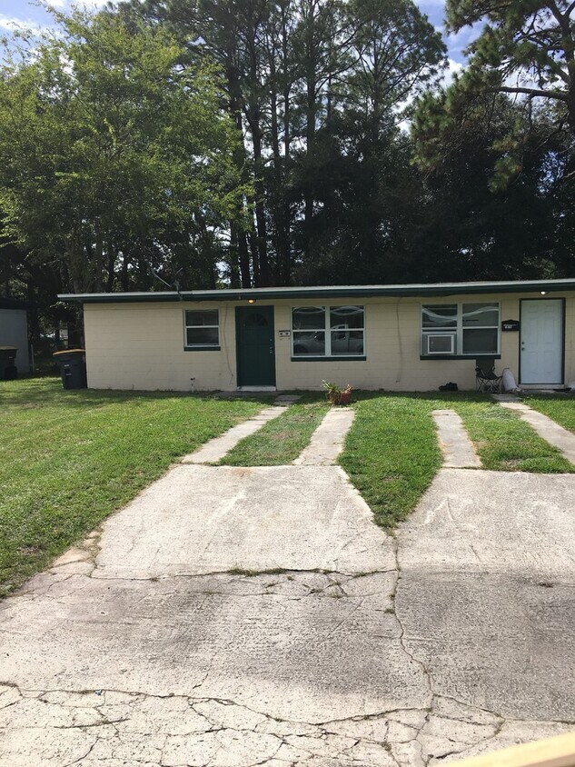 Primary Photo - 2 bedroom Duplex