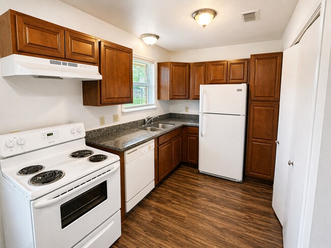 Foto del edificio - AVAILABLE NOW!