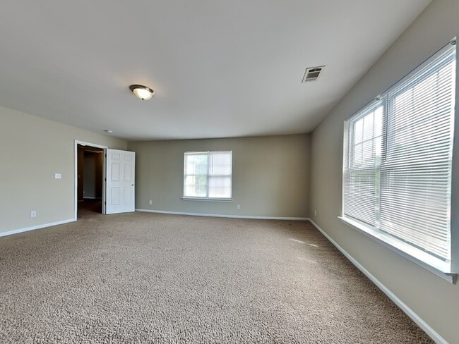 Building Photo - 640 Cliffs Inn Circle