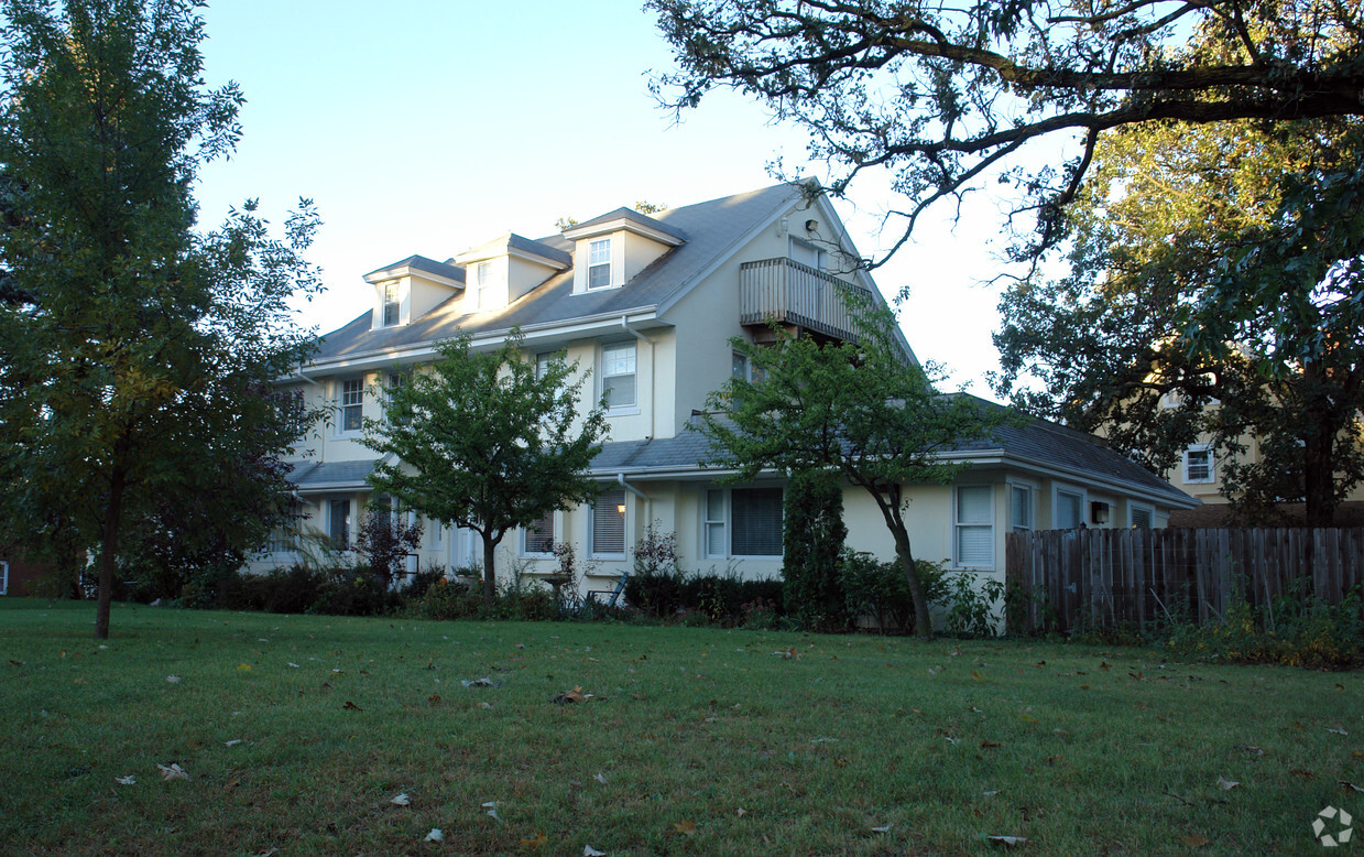 Building Photo - 534 42nd St