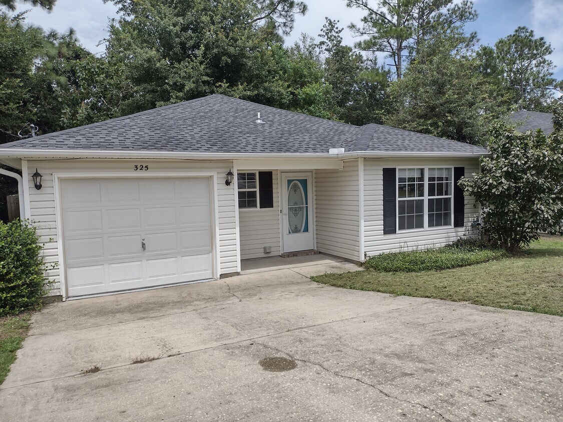 325 Apple Dr, Crestview, FL 32536 House for Rent in Crestview, FL