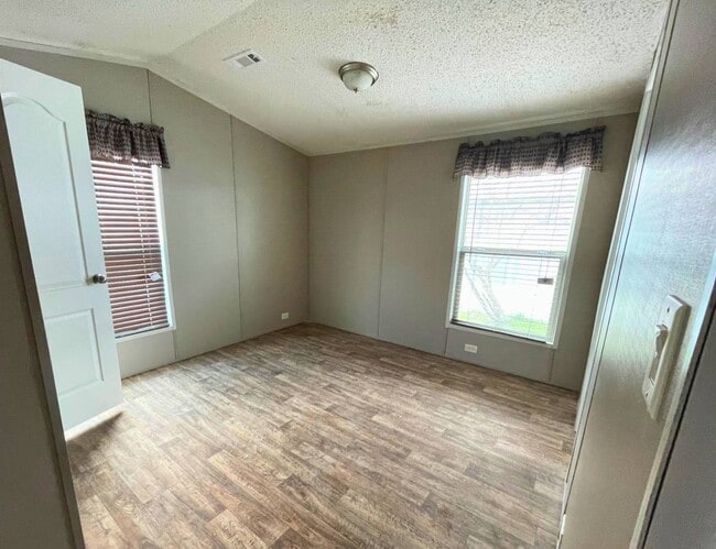 Foto del edificio - 4801 Goldfield Dr
