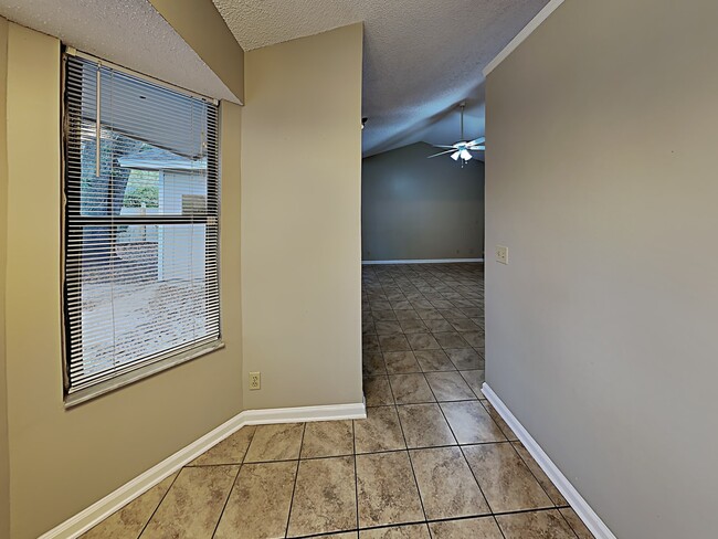Building Photo - 7931 Diamond Leaf Dr S