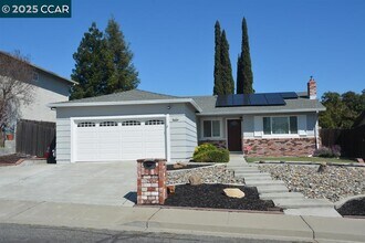 Building Photo - 3320 Blythe Dr
