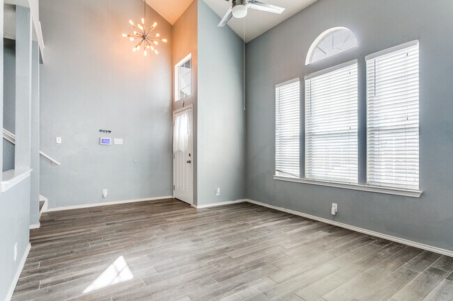 Building Photo - 7711 Crown Gate Dr