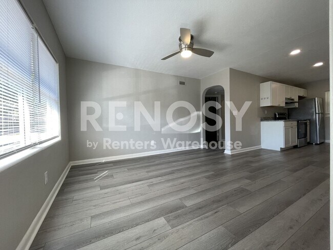 Foto del edificio - Freshly Renovated 2 Bed/1 Bath Apartment in Clearwater