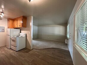 Building Photo - 5484 Carlson Dr