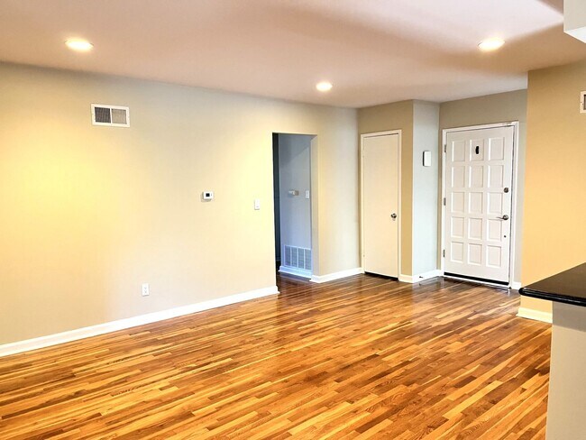 Foto del edificio - 5657 Barclay Ave