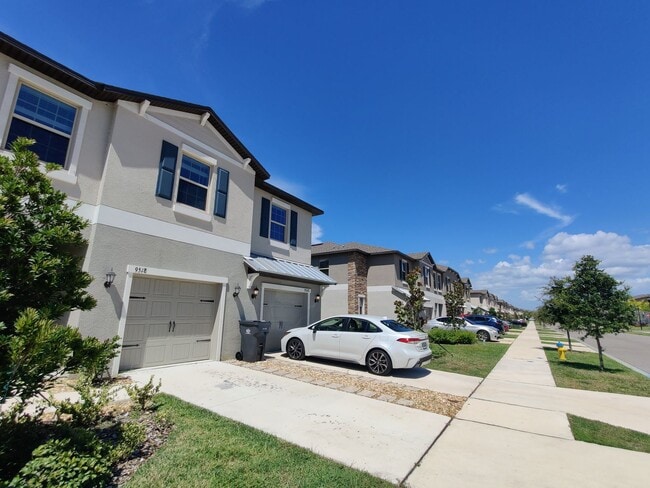 Building Photo - 9518 Pembrooke Pines Dr