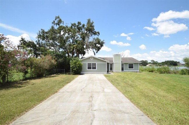 Foto del edificio - 1204 Honeytree Ln W