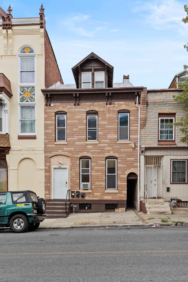 Building Photo - 905 Buttonwood Street, Unit A