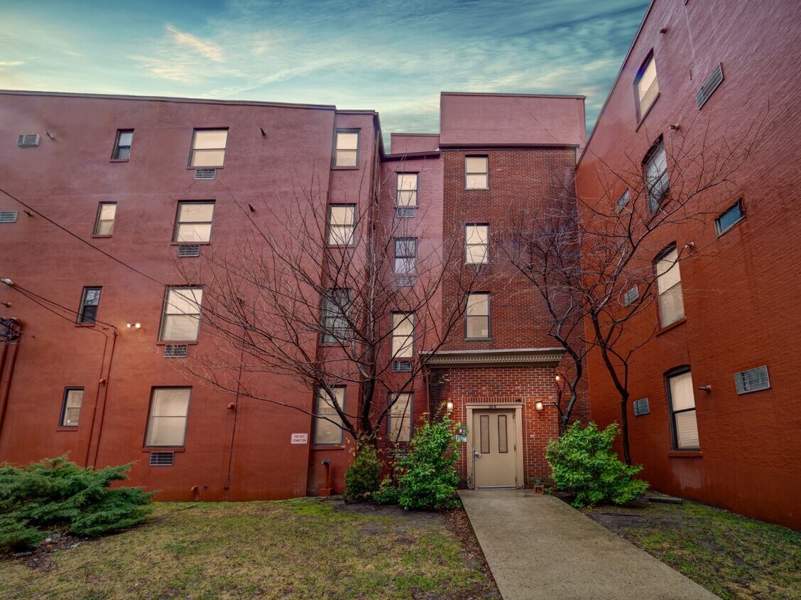 Primary Photo - 263 10th St