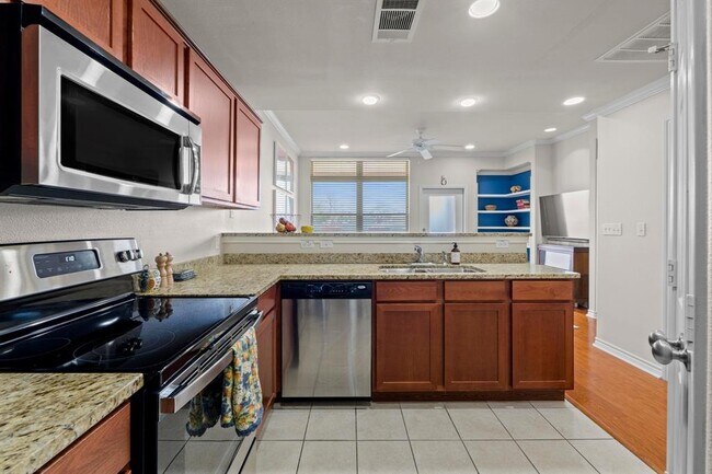 Foto del edificio - 305 E 31st St