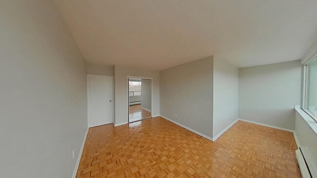 Building Photo - 36 Thorncliffe Park Drive