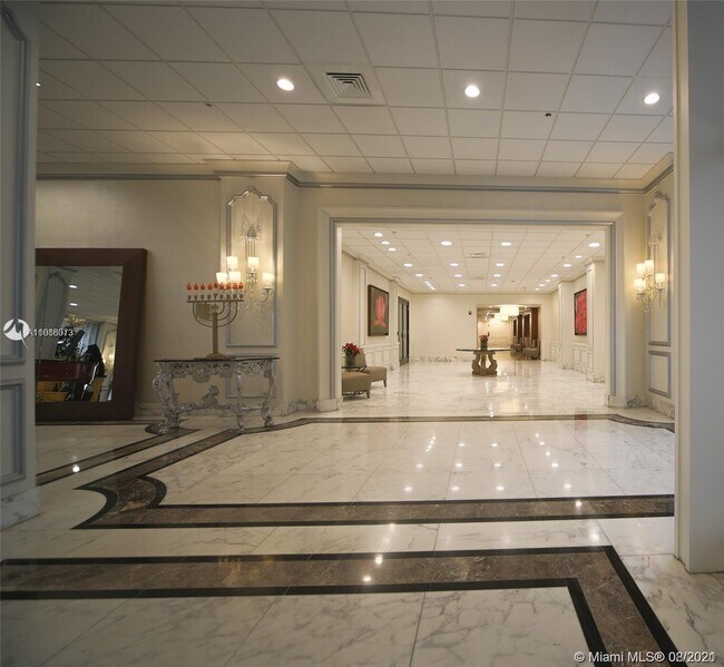 Foto del edificio - 5600 Collins Ave