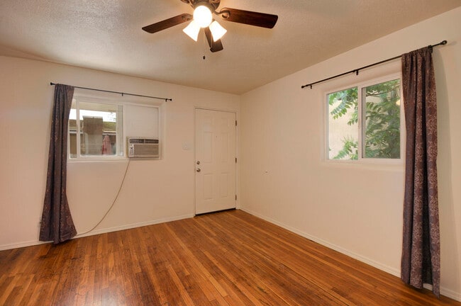 Building Photo - 306 Stanford Dr SE