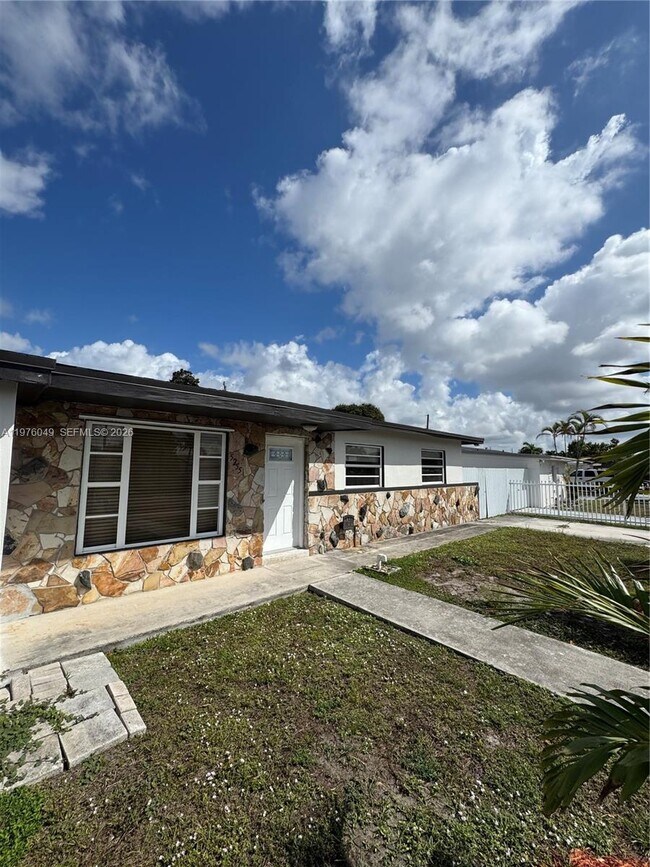 Foto del edificio - 5255 NW 181st Terrace