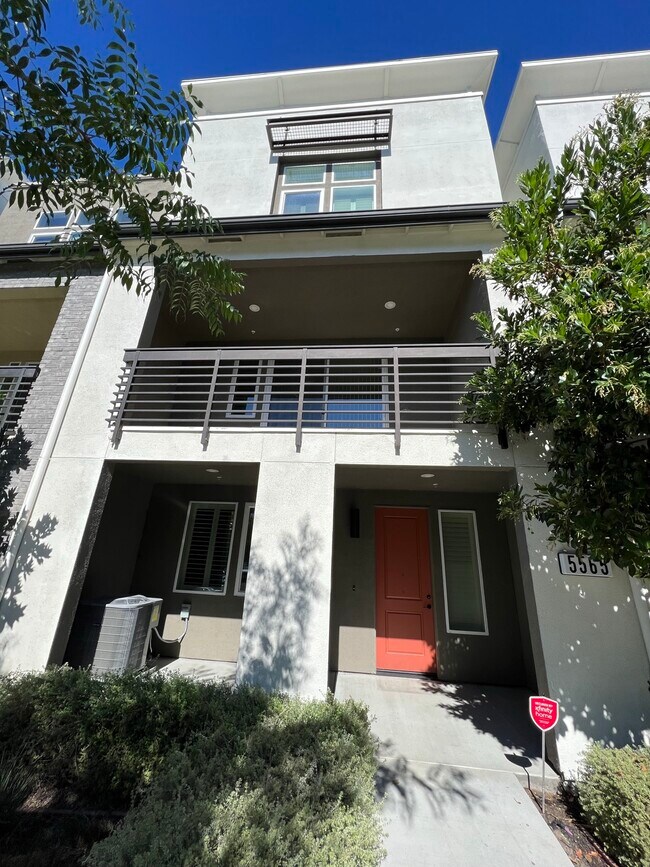 Foto del edificio - 5565 El Dorado Ln