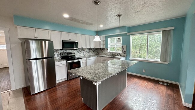 Photo - 1715 East Fort Union Blvd House
