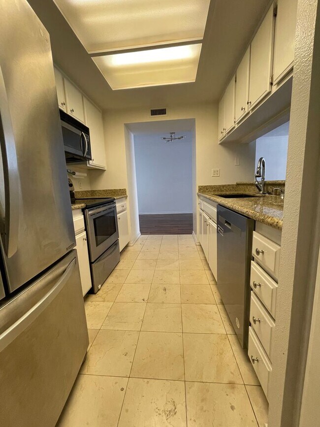 Foto del edificio - 600 W 9th St