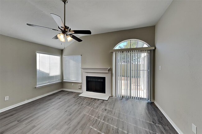 Building Photo - 8635 Spring Green Dr