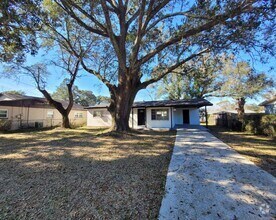 Building Photo - 7831 Untreiner Ave