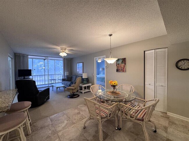 Foto del edificio - 519 Albee Farm Rd