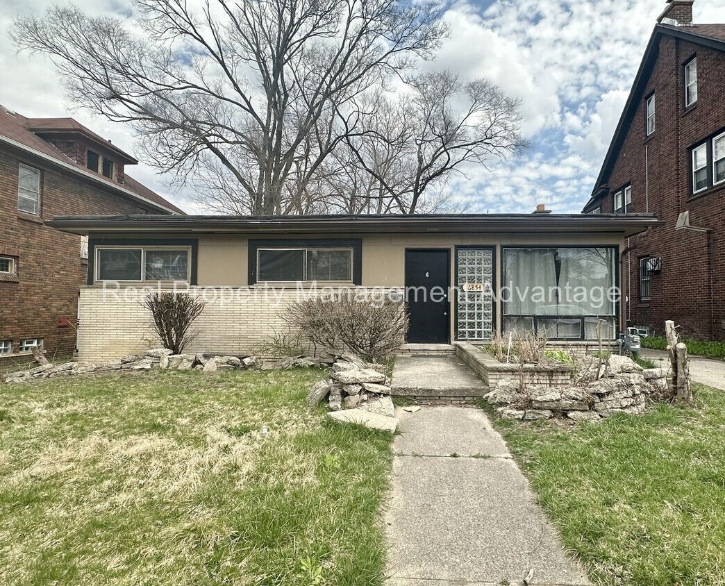 Foto principal - Beautiful Mid-Century 3 Bedroom Steps from...