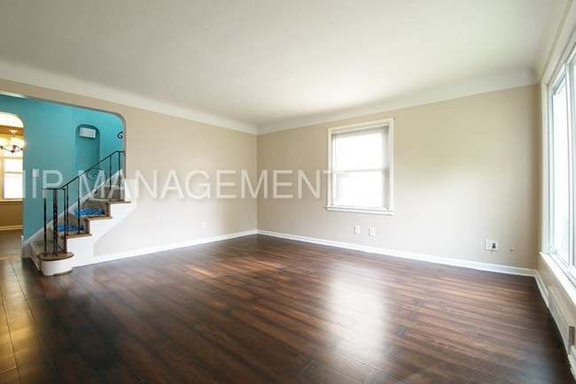 Building Photo - 11714 Meadowbrook Dr