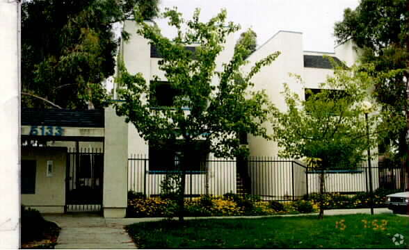 Foto principal - 5133 Santa Ana St