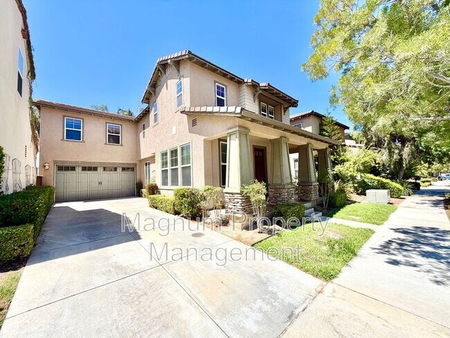 Building Photo - 28853 Sarasota Way