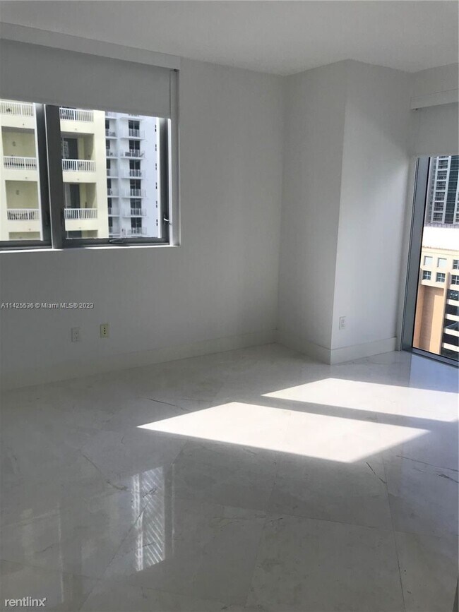 Foto del edificio - 2 br, 2 bath Condo - 1300 Brickell Bay Dr