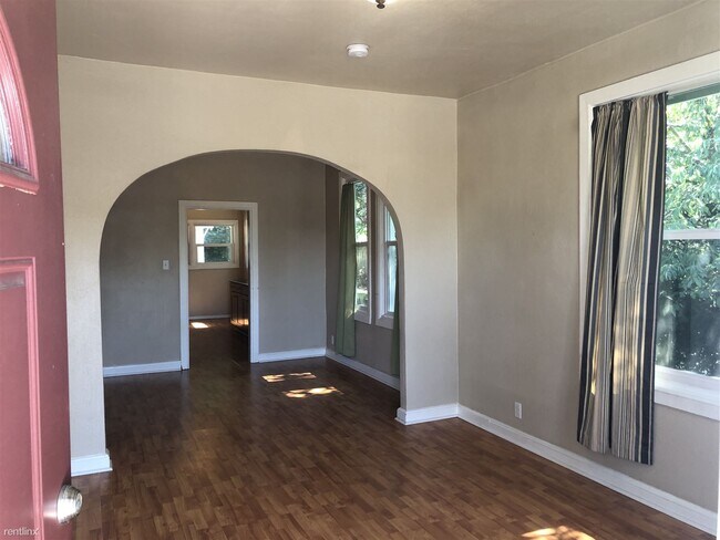 Building Photo - 2 br, 1 bath House - 4323 North Cheyenne S...