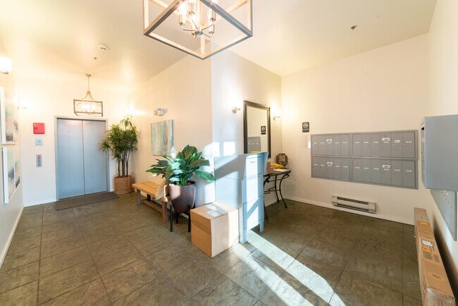 Building Photo - 500 Elliot Ave - 1 bedroom