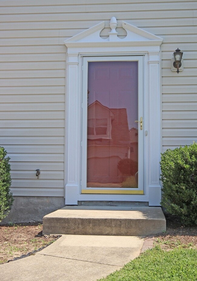 Building Photo - Lovely Home in Springhill Community