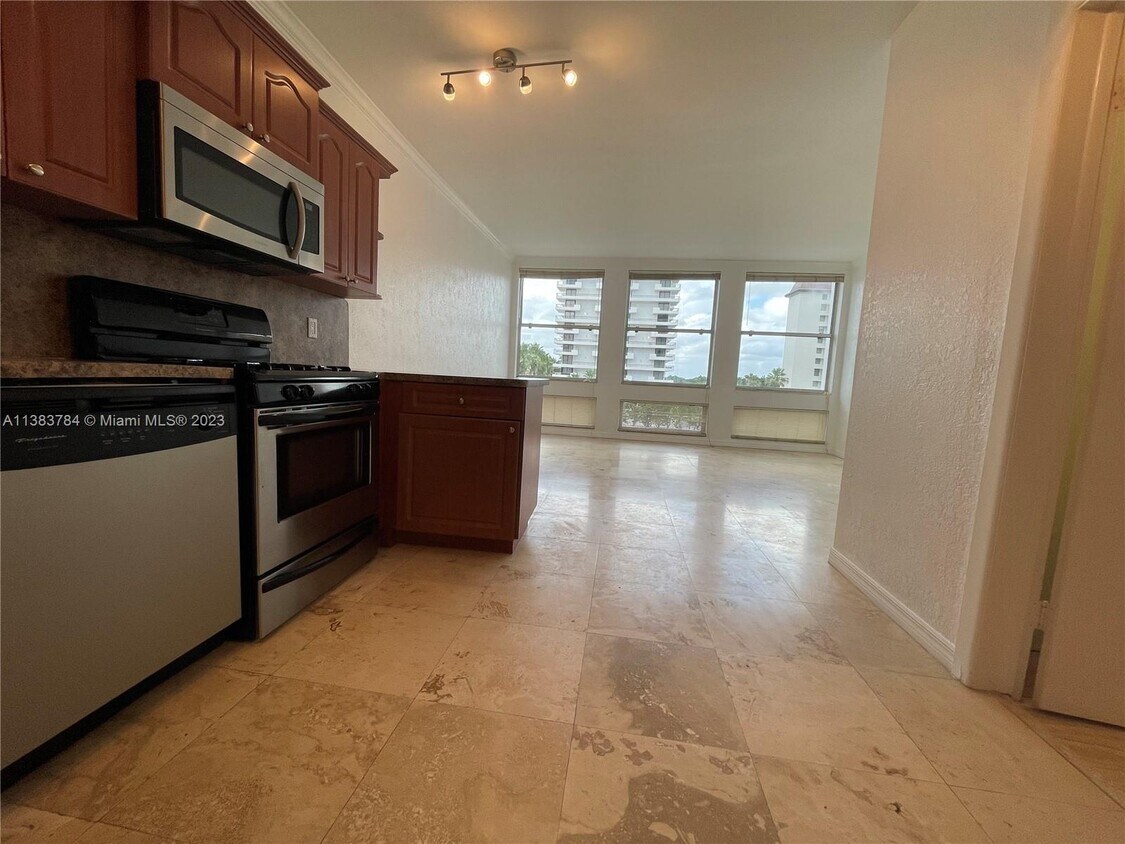 Primary Photo - 700 Biltmore Way