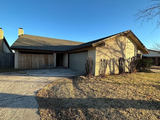 Building Photo - 2 Bedroom 2 Bath Duplex In NW OKC