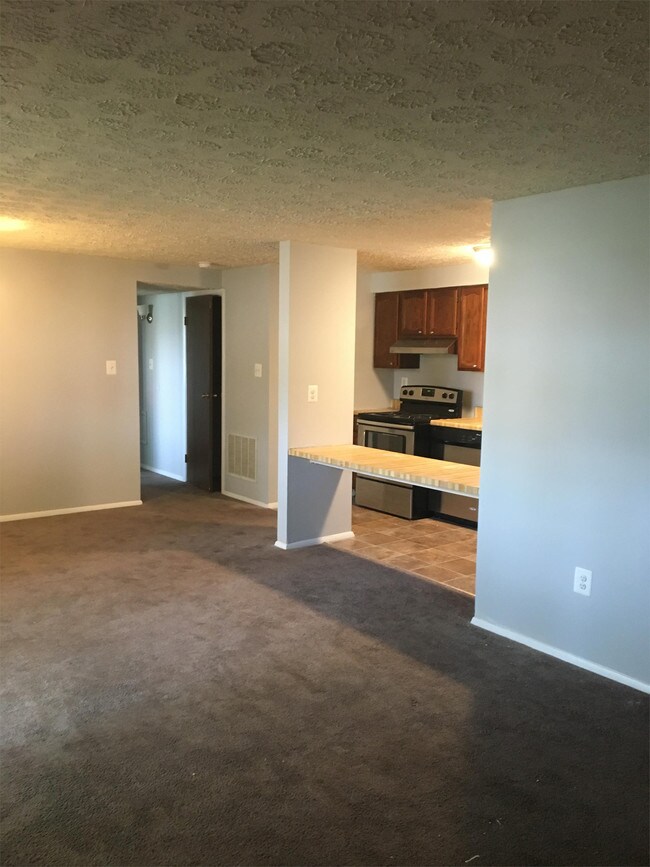 Building Photo - 830 Heather Ridge Dr