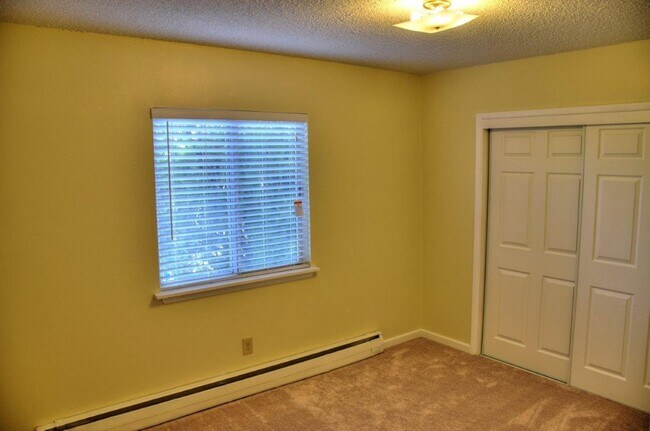 Building Photo - Cute and remodeled