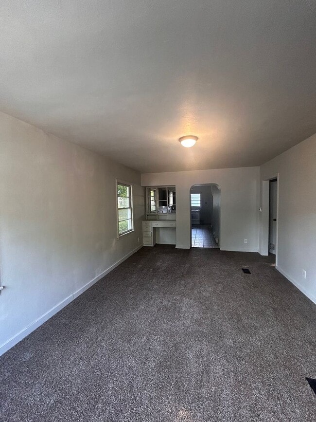 Building Photo - 1330 3rd St