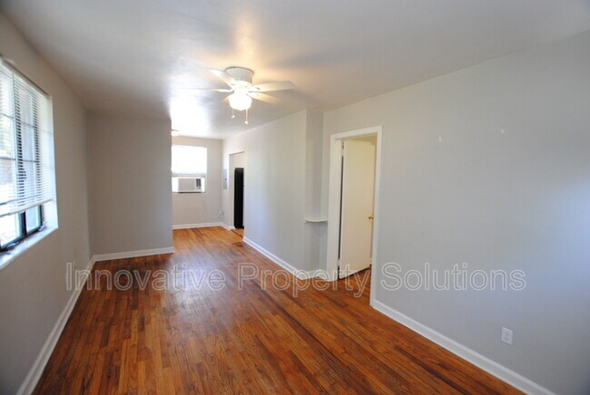 Building Photo - 2729 Oak St
